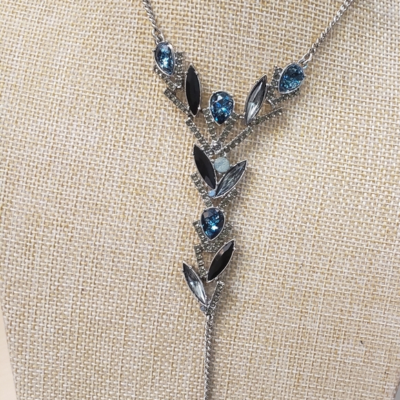 Vera Wang, RARE, Silver tone blue grey crystal rhinestone Y drop necklace - Picture 4 of 16